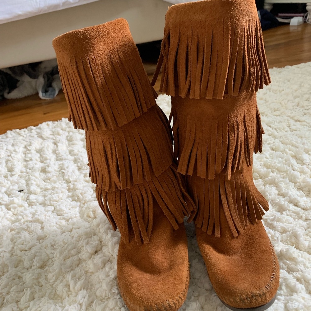 Minnetonka fringe boots